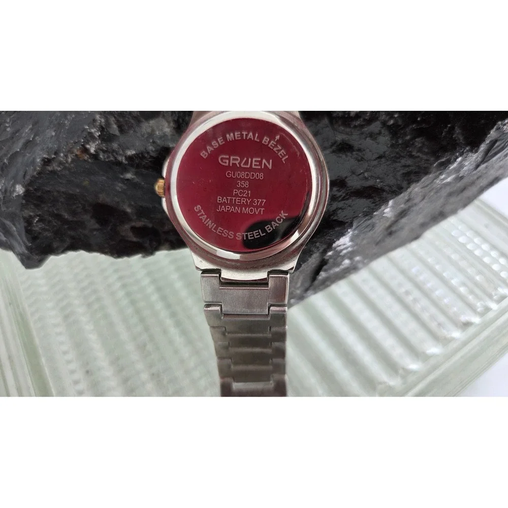 Gruen diamond quartz